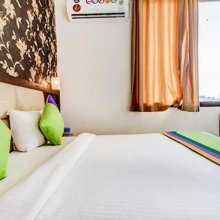 Hotel Blossom Rooms - Fully Ac Tājganj Εξωτερικό φωτογραφία