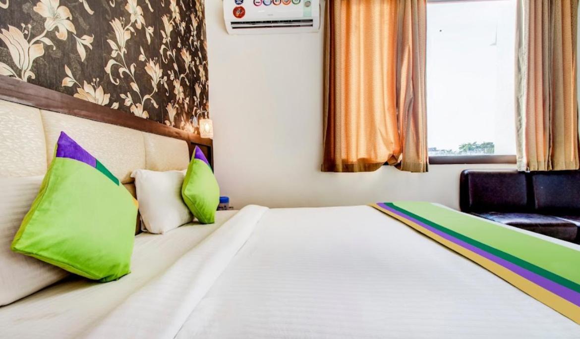 Hotel Blossom Rooms - Fully Ac Tājganj Εξωτερικό φωτογραφία
