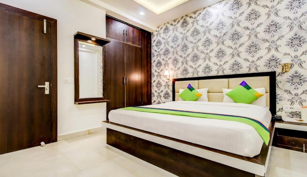 Hotel Blossom Rooms - Fully Ac Tājganj Εξωτερικό φωτογραφία